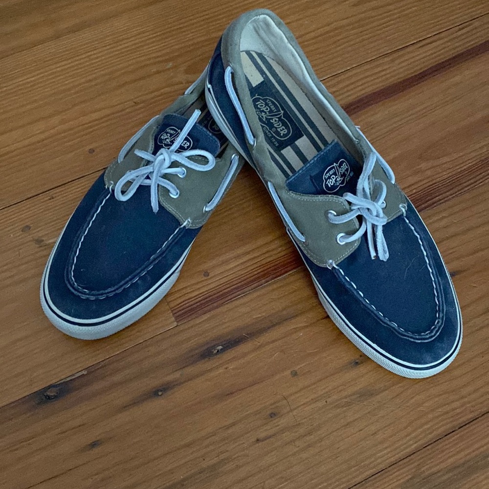 Navy with green trim around instep with leather laces, rubber sole, and washable